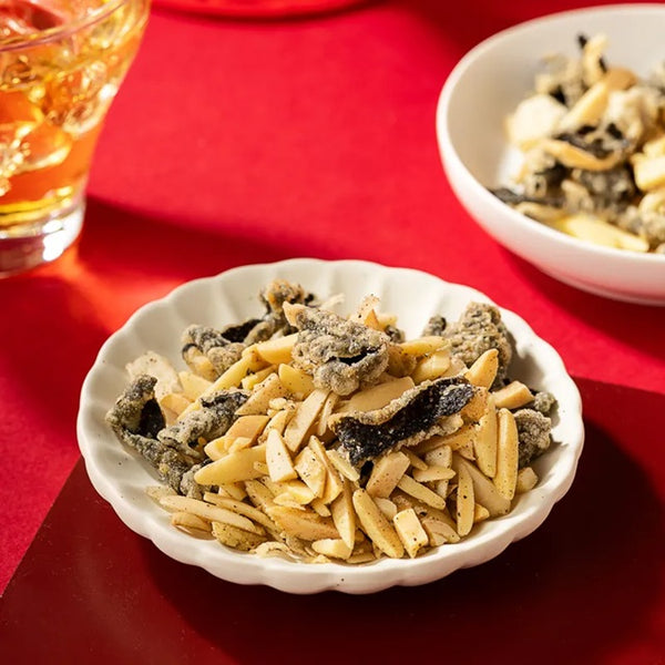 Crispy Seaweed with almond flakes 杏仁小馀