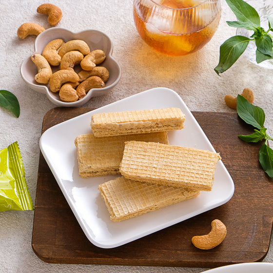 Salted Cashew Wafers 腰果咸香夹心酥 (400g)